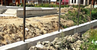 Фундамент под забор заказать в Куйбышеве - заливка фундамента для забора | от 1556 за п.м.